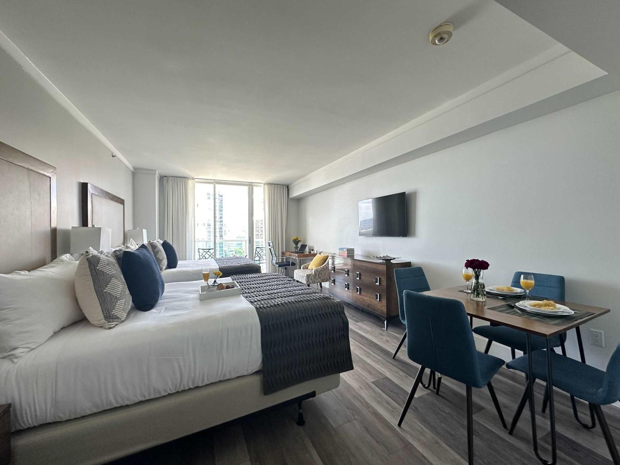 Mvr-modern Touches Coconut Grove Warmth * Miami