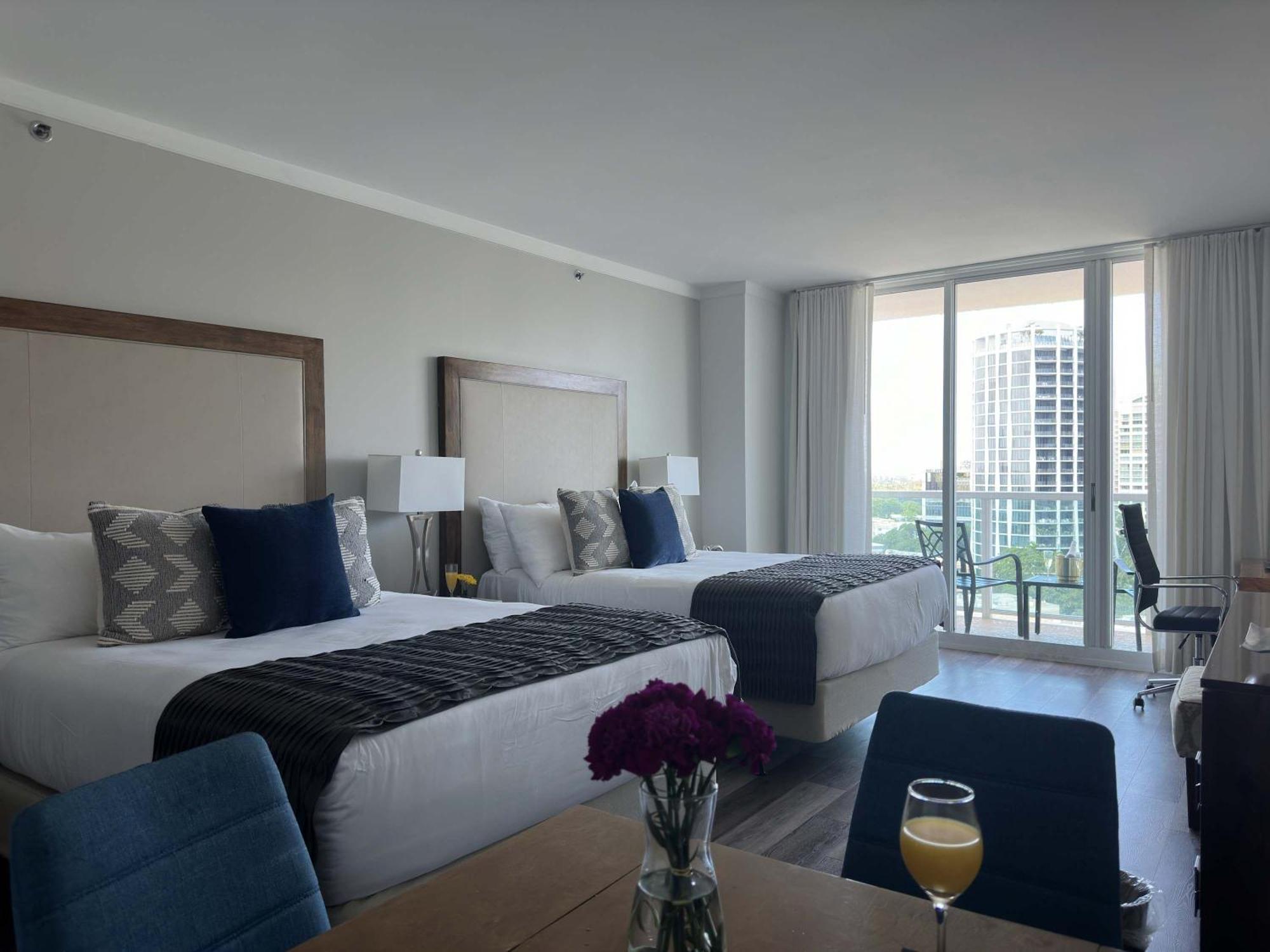 Mvr-modern Touches Coconut Grove Warmth Miami